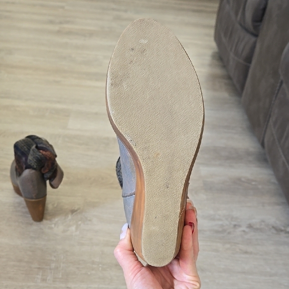 Gray Wedge Ankle Boots with Leather Upper and High Heel - Picture 4 of 6